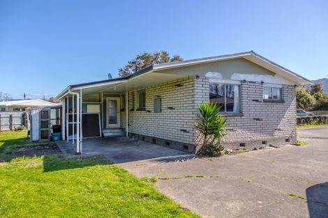Photo of property in 6 Farrier Grove, Featherston, 5710