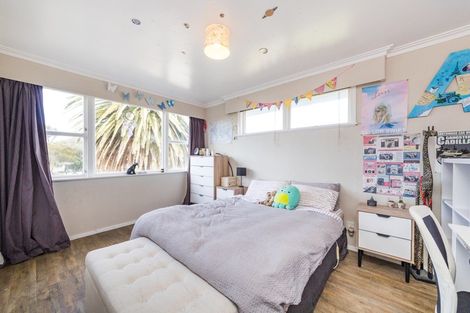 Photo of property in 11 Catlins Crescent, Milson, Palmerston North, 4414