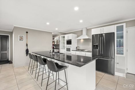 Photo of property in 3 Streets Way, Timberlea, Upper Hutt, 5018