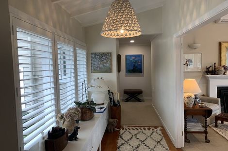 Photo of property in 12 Sunny Glen, Waikanae, 5036