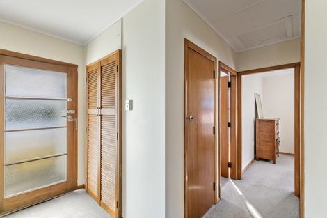 Photo of property in 76 Taylor Terrace, Tawa, Wellington, 5028