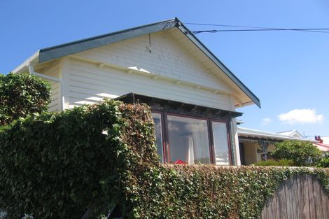 Photo of property in 20 Harbour View Road, Northland, Wellington, 6012