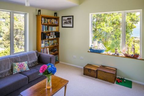 Photo of property in 33 Kotari Road, Days Bay, Lower Hutt, 5013