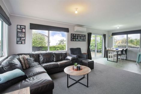 Photo of property in 25 Crispe Road, Clarks Beach, 2122