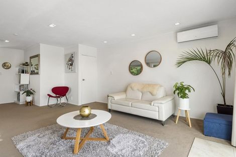 Photo of property in 2/40 Beulah Avenue, Rothesay Bay, Auckland, 0630