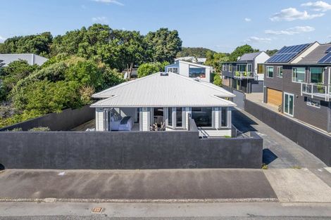 Photo of property in 7 Sunset Parade, Plimmerton, Porirua, 5026