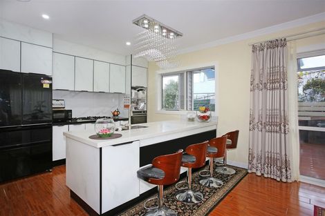 Photo of property in 15 Waitahu Rise, Pukekohe, 2120