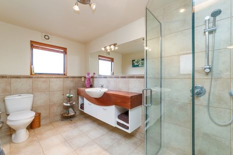 Photo of property in 33 Ruapehu Drive, Fitzherbert, Palmerston North, 4410