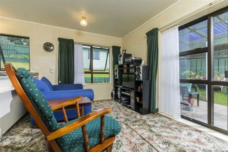 Photo of property in 39 Larissa Avenue, Henderson, Auckland, 0610