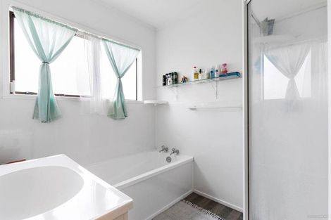 Photo of property in 1/178 Beach Haven Road, Beach Haven, Auckland, 0626