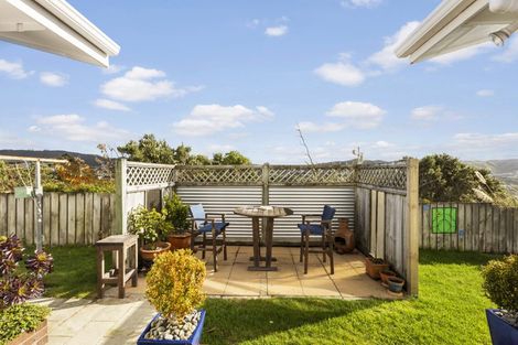 Photo of property in 11 Diane Grove, Paparangi, Wellington, 6037