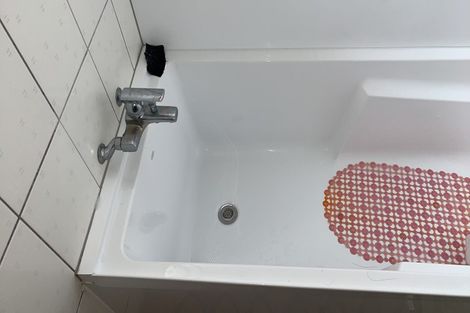 Photo of property in 23 Chivalry Road, Glenfield, Auckland, 0629