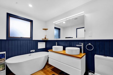 Photo of property in 8 Clearview Road, Lepperton, New Plymouth, 4373