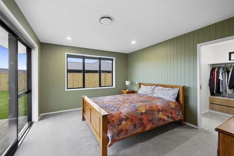 Photo of property in 8 Kararaina Close, Whalers Gate, New Plymouth, 4310