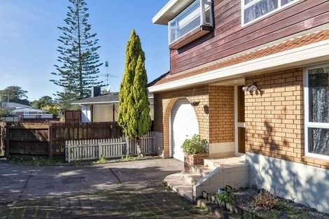 Photo of property in 2/7 Gossamer Drive, Pakuranga Heights, Auckland, 2010