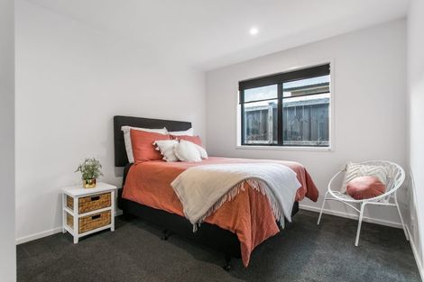 Photo of property in 2 Manaakitia Road, Karaka, 2124