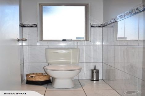 Photo of property in 3 Bridgehead Cove, West Harbour, Auckland, 0618