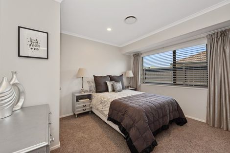 Photo of property in 8 Waiwherowhero Drive, St Andrews, Hamilton, 3200