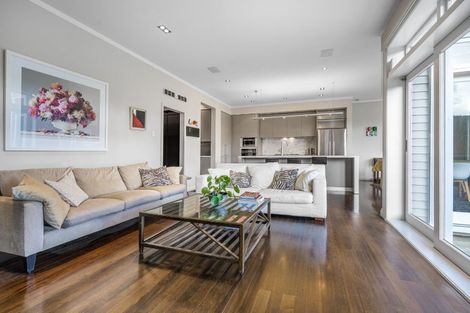 Photo of property in 1 Maungakiekie Avenue, Greenlane, Auckland, 1051