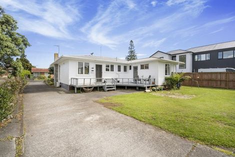 Photo of property in 63 Gloria Avenue, Te Atatu Peninsula, Auckland, 0610