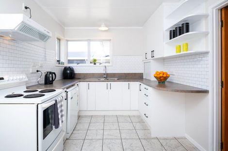 Photo of property in 37 James Cook Street, Havelock North, 4130