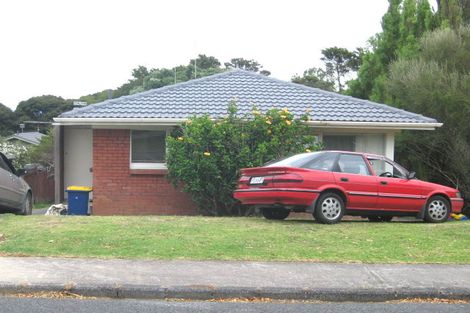 Photo of property in 2/7 Brunton Place, Glenfield, Auckland, 0629
