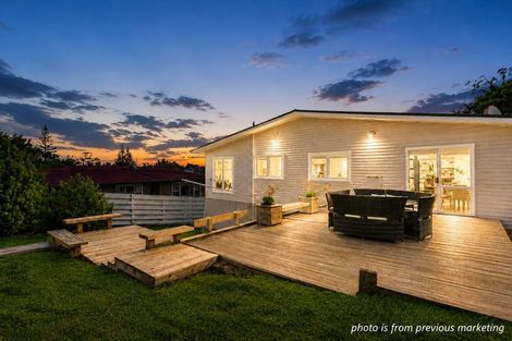 Photo of property in 24 Arrow Road, Forrest Hill, Auckland, 0620