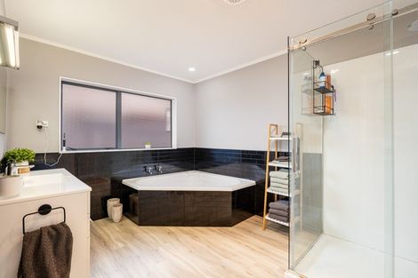 Photo of property in 68 Branch Road, Highlands Park, New Plymouth, 4312