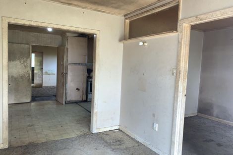 Photo of property in 16 Parrs Cross Road, Henderson, Auckland, 0612