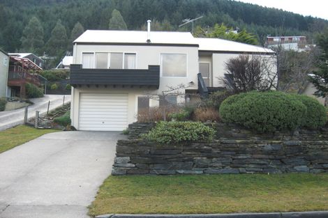 Photo of property in 13 Wye Place, Fernhill, Queenstown, 9300