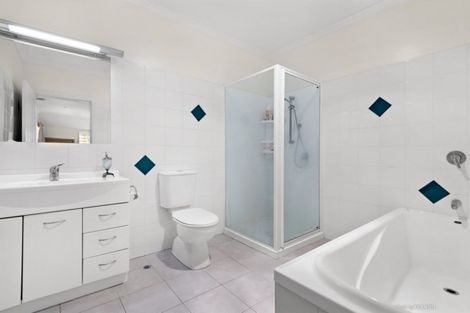 Photo of property in 33 Futuna Close, Karori, Wellington, 6012