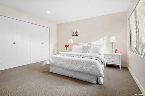 Photo of property in 4/62 Fernhill Way, Oteha, Auckland, 0632