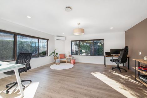 Photo of property in 3 Stow Place, Henderson, Auckland, 0612