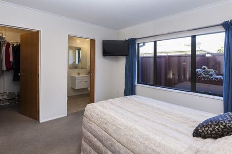 Photo of property in 2/156 Blighs Road, Strowan, Christchurch, 8052