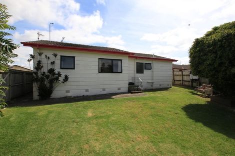 Photo of property in 1/7 Barbados Drive, Unsworth Heights, Auckland, 0632