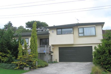 Photo of property in 2 Kowhai Street, Tawa, Wellington, 5028