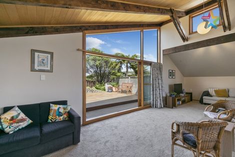 Photo of property in 7 Pekanga Road, Normandale, Lower Hutt, 5010