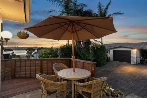 Photo of property in 44 Kiwi Esplanade, Mangere Bridge, Auckland, 2022