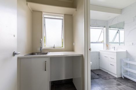 Photo of property in 115 Athena Drive, Totara Vale, Auckland, 0629