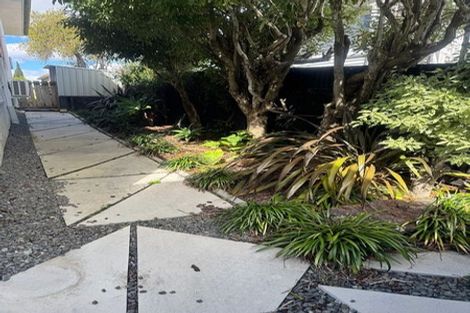 Photo of property in 51 Bradbury Road, Botany Downs, Auckland, 2010