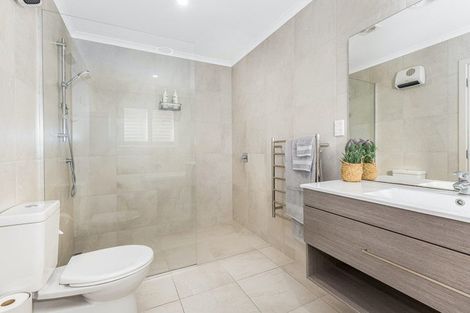 Photo of property in 86 Queen Charlotte Drive, Aotea, Porirua, 5024