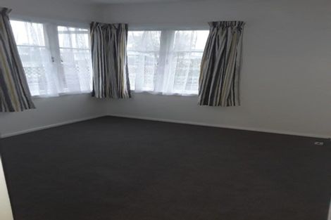 Photo of property in 2 Hereford Street, Te Atatu Peninsula, Auckland, 0610