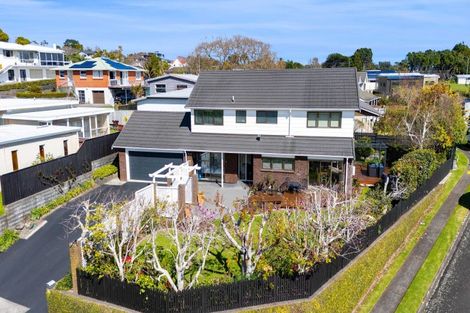 Photo of property in 11 Leatham Avenue, Strandon, New Plymouth, 4312