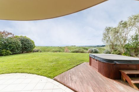 Photo of property in 33 Ruapehu Drive, Fitzherbert, Palmerston North, 4410