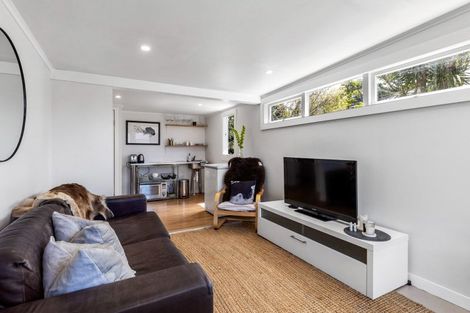 Photo of property in 24 Riro Street, Point Chevalier, Auckland, 1022