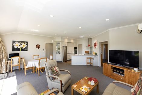 Photo of property in 2 Oakwood Drive, Highlands Park, New Plymouth, 4312