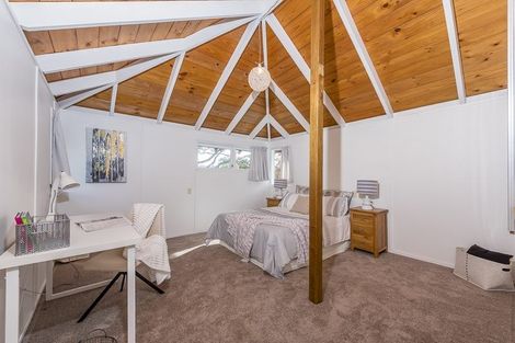 Photo of property in 18 Easter Parade, Glen Eden, Auckland, 0602
