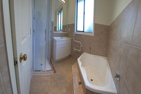 Photo of property in 14 Parkcrest Drive, Henderson, Auckland, 0612