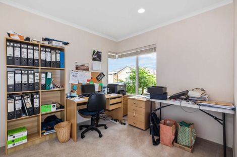 Photo of property in 34 Bellshill Close, Wattle Downs, Auckland, 2103