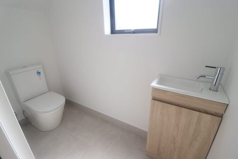 Photo of property in 1 Ngatoa Place, Glenfield, Auckland, 0629